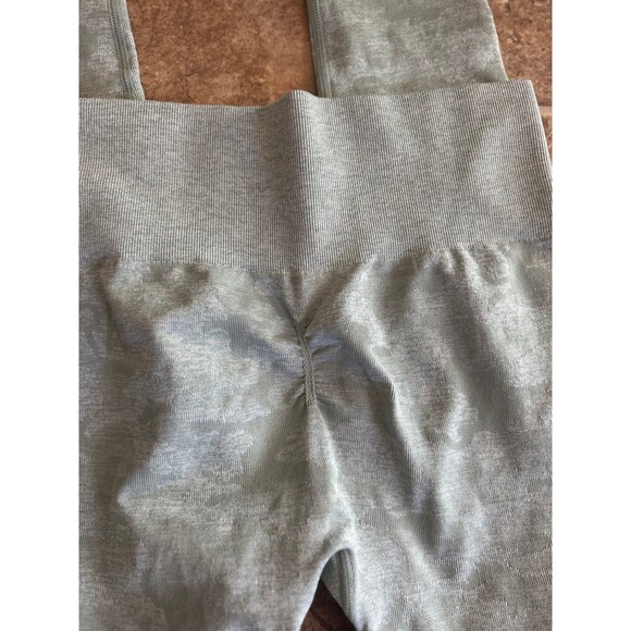 Gymshark Adapt Camo Seamless Leggings Size Small - Picture 7 of 8